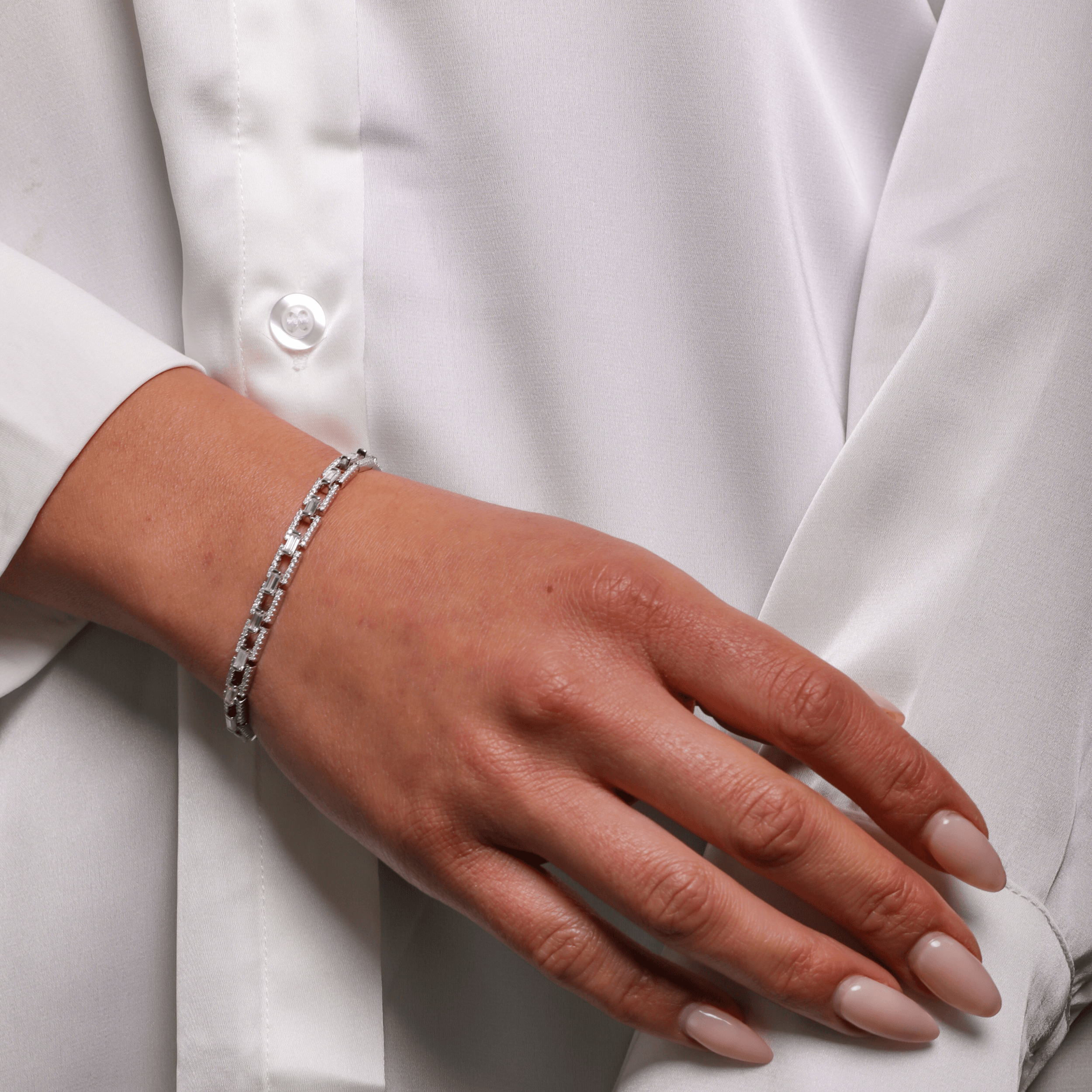 צמיד חוליות משובץ בשילוב חיתוך אמרלד - Makeda Jewelry