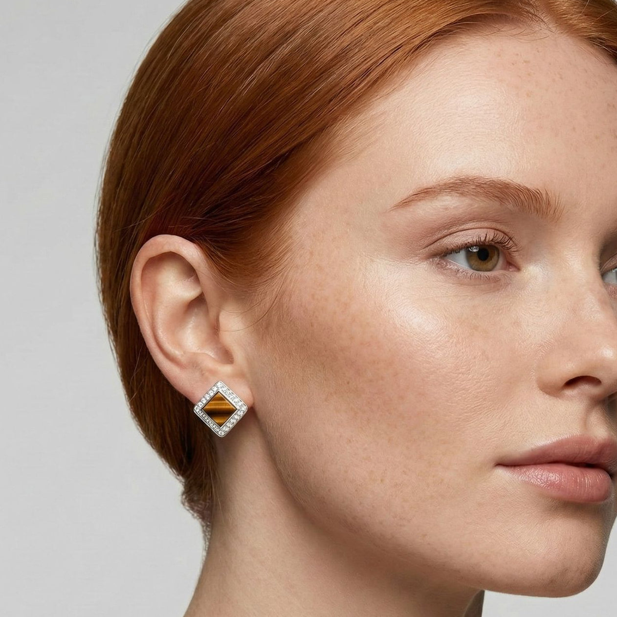 עגילים צמודים White Tiger Royale